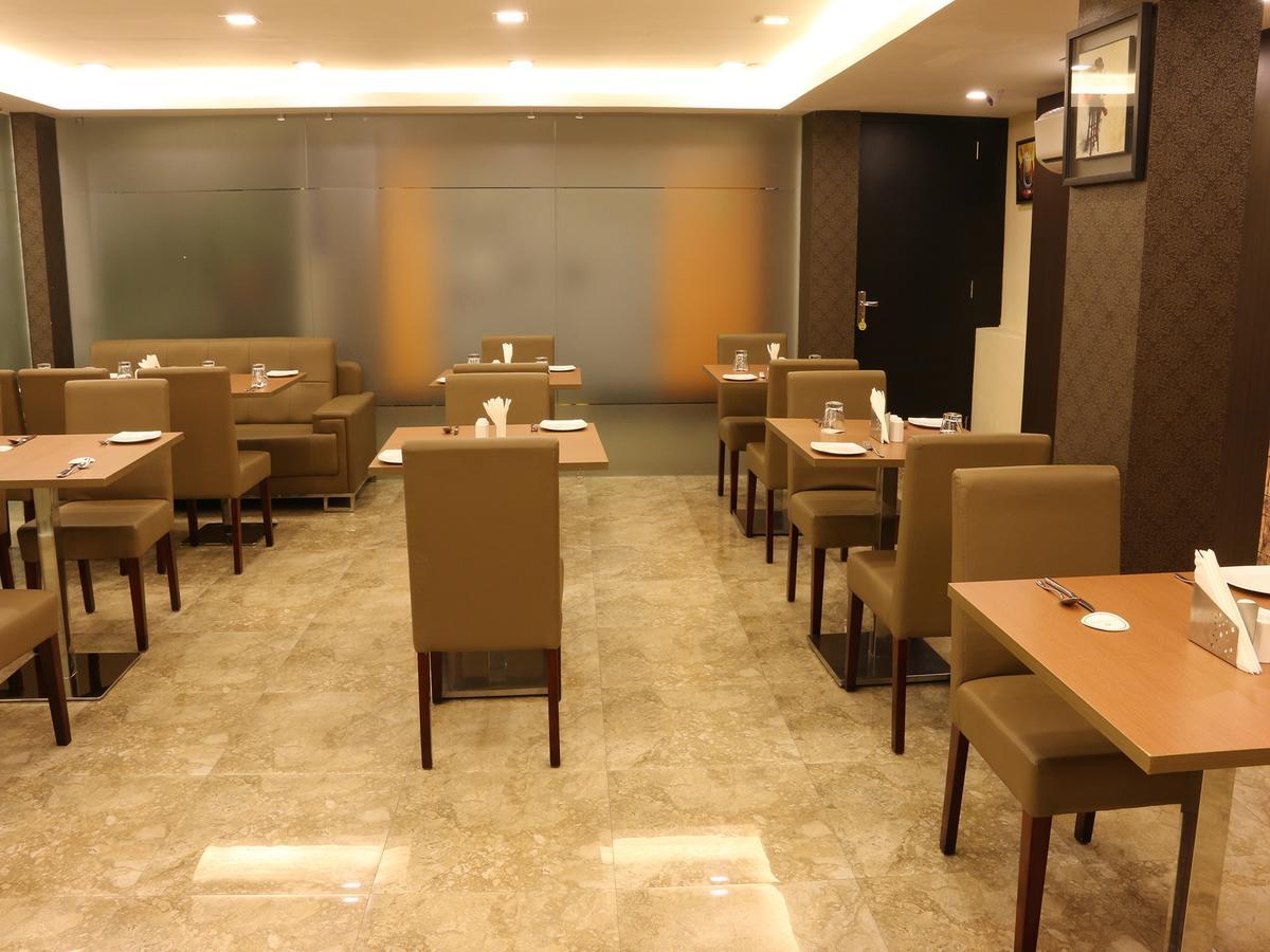 Oyo 662 Hotel Comfotel Колката Екстериор снимка