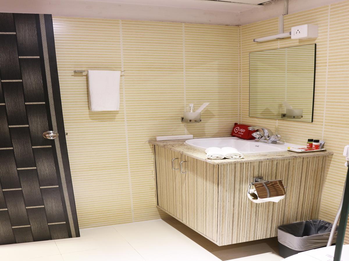 Oyo 662 Hotel Comfotel Колката Екстериор снимка