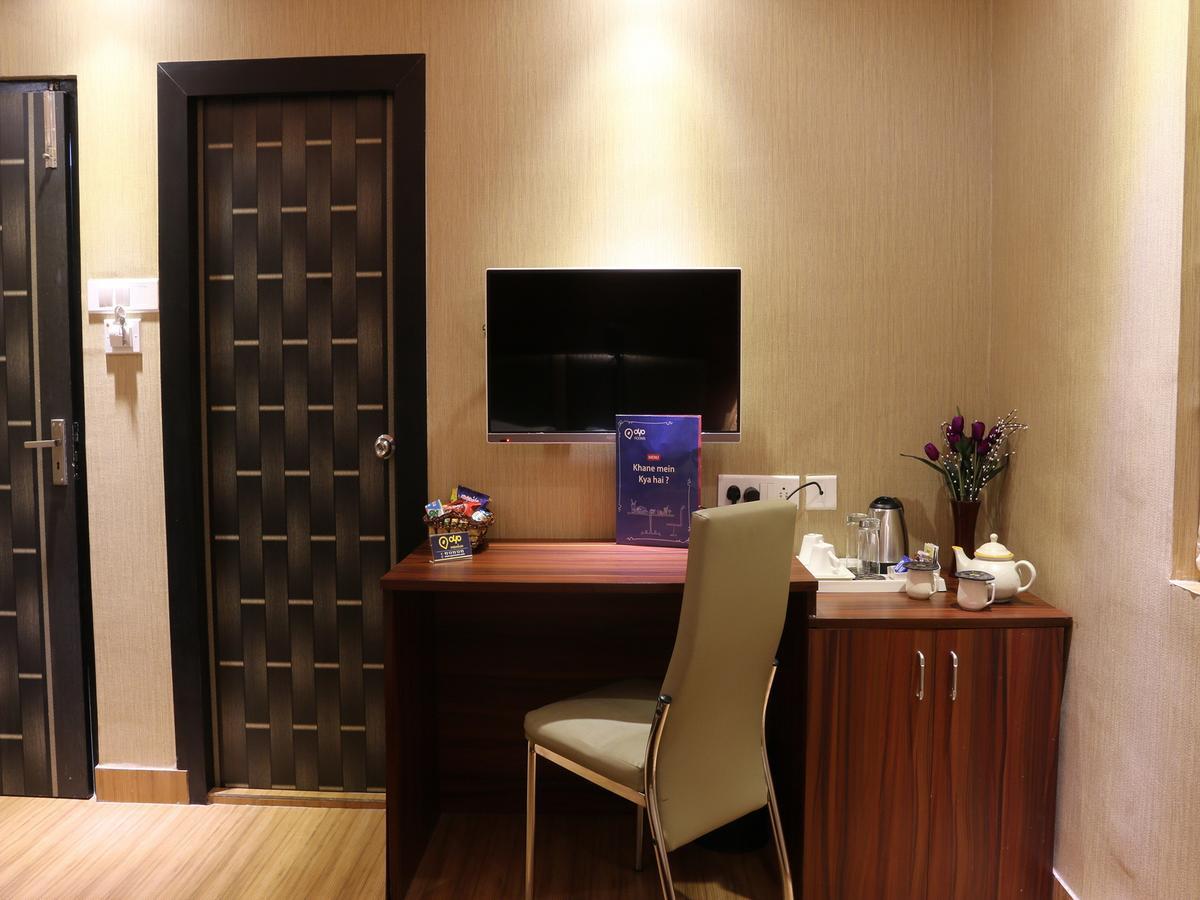Oyo 662 Hotel Comfotel Колката Екстериор снимка