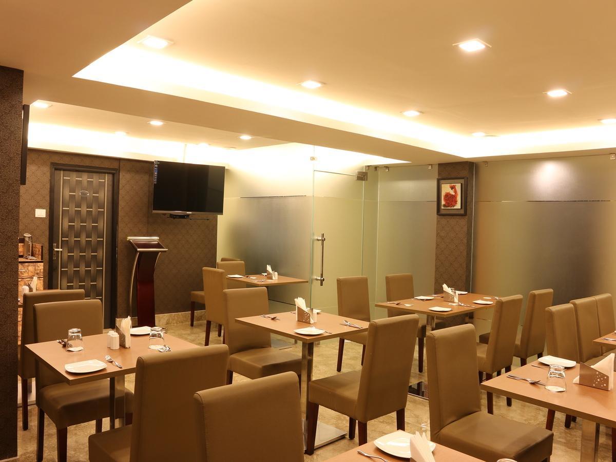 Oyo 662 Hotel Comfotel Колката Екстериор снимка