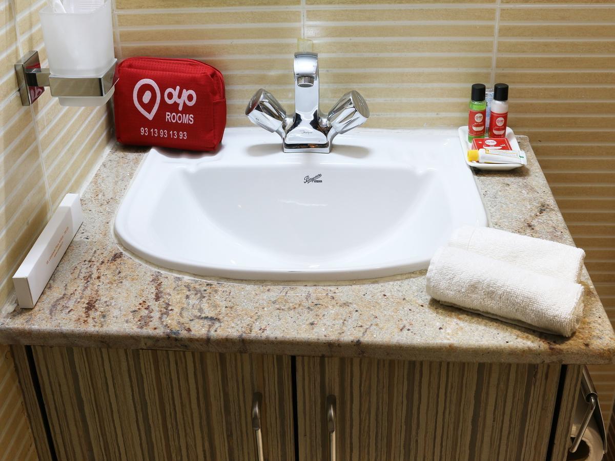Oyo 662 Hotel Comfotel Колката Екстериор снимка